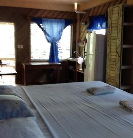 Apartments Chez Milady Utila Exterior photo