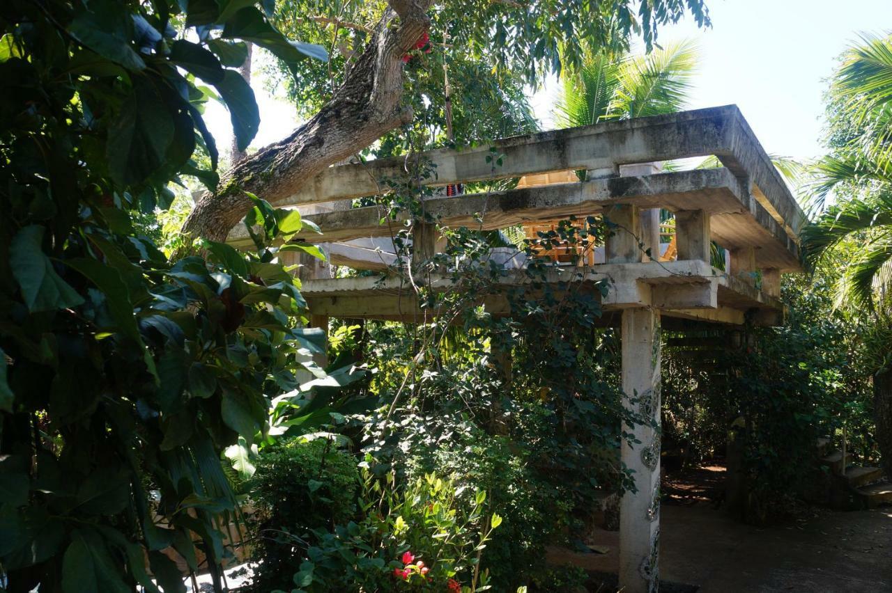 Apartments Chez Milady Utila Exterior photo